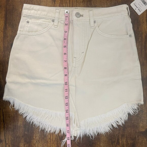 Free People raw hem denim skirt in coconut-Size: 26 NWT - Picture 5 of 8